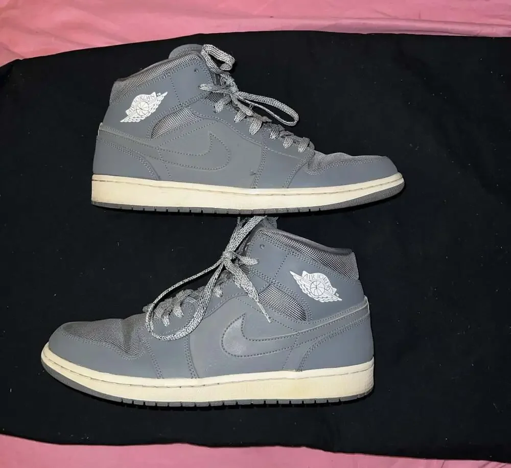Air Jordan 1 Mid Cool Grey Sz- 11, 554724-022